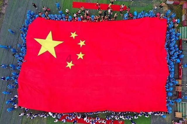 记者：拜仁想要马上引进萨拉戈萨顶替科曼，格拉纳达不愿意放人
